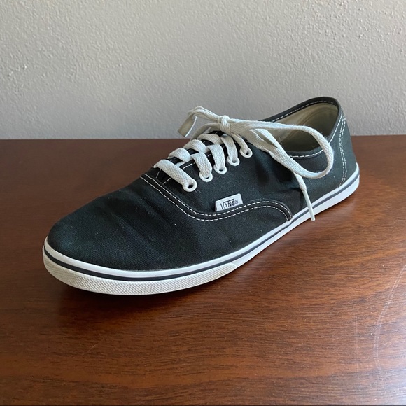 vans authentic lo pro black and white